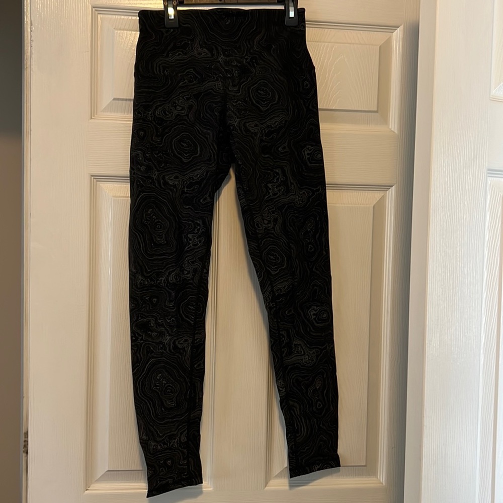 DYI leggings with reflective print. Medium